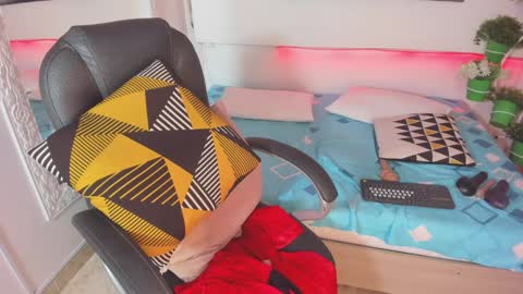 rosi_cooper online show from February 4, 2025, 1:48 pm