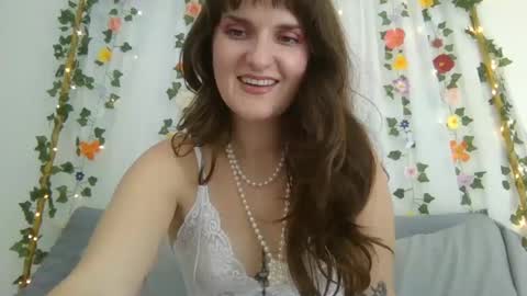 rosie_woods online show from October 9, 2025, 6:06 pm