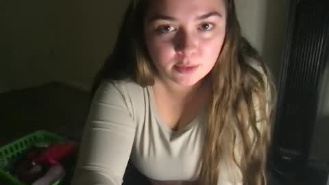 Snapshot of rosielinda16 chatting on December 3, 2024, 12:13 am Rosie online show from December 3, 2024, 12:13 am