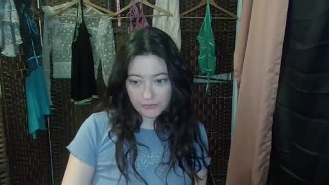 Snapshot of rosierevive chatting on April 1, 2026, 3:18 am Rosie Revive online show from April 1, 2026, 3:18 am