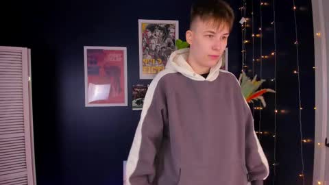 Mia online show from November 19, 2025, 11:10 am