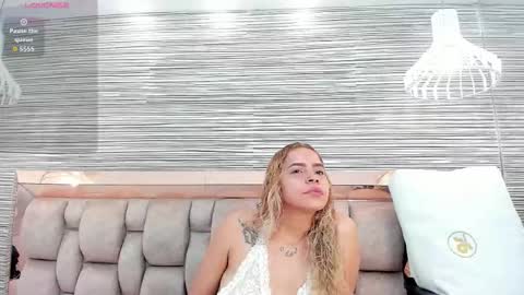 Snapshot of rossy_roose chatting on February 22, 2026, 7:01 pm Rossy online show from February 22, 2026, 7:01 pm