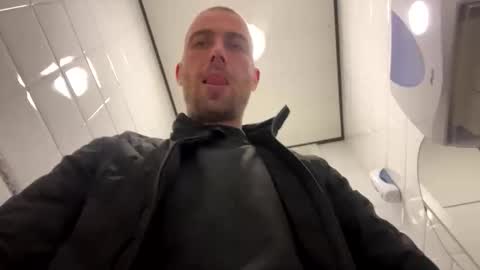 Snapshot of rotteei1 chatting on October 16, 2025, 8:48 am rotteei1 online show from October 16, 2025, 8:48 am