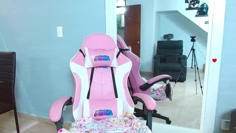 Snapshot of rousebonnett chatting on February 12, 2025, 3:27 pm ROUSE  online show from February 12, 2025, 3:27 pm