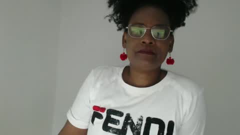 luxa online show from November 1, 2025, 1:57 pm