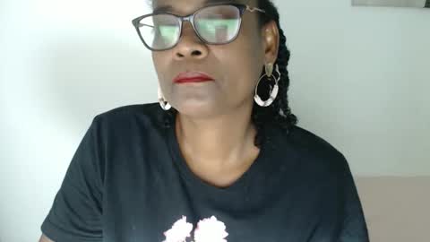 Snapshot of roushlove chatting on April 23, 2026, 7:49 pm luxa online show from April 23, 2026, 7:49 pm