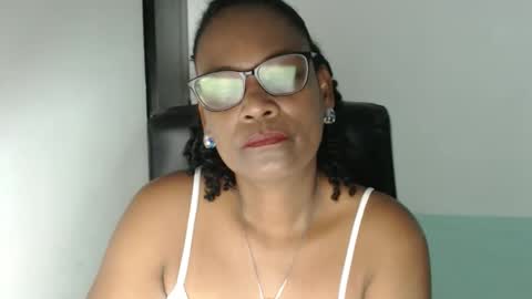 Snapshot of roushlove chatting on April 27, 2026, 12:25 pm luxa online show from April 27, 2026, 12:25 pm