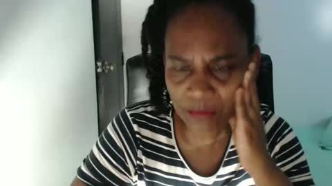 Snapshot of roushlove chatting on May 4, 2026, 12:06 am luxa online show from May 4, 2026, 12:06 am