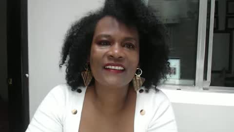 Snapshot of roushlove chatting on May 18, 2026, 2:01 pm luxa online show from May 18, 2026, 2:01 pm