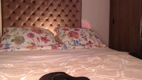 Rouss marie henao  online show from April 8, 2026, 2:00 am