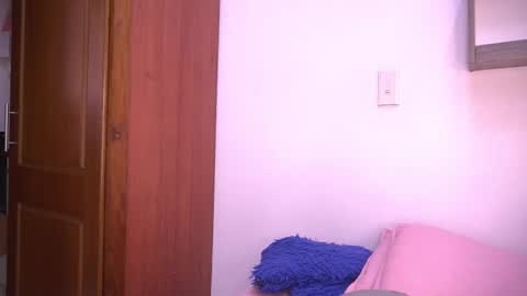 Snapshot of rousse_coup chatting on September 9, 2025, 7:24 pm Rosse and Miller online show from September 9, 2025, 7:24 pm