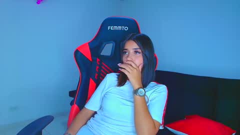 rousse_violet online show from September 9, 2025, 11:15 pm