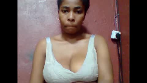 rovaelyah online show from March 15, 2026, 2:28 am