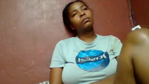 rovaelyah online show from April 15, 2026, 2:29 am