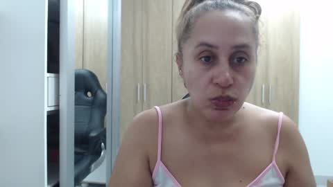 Snapshot of roxanalove7 chatting on January 27, 2025, 4:20 am Roxana online show from January 27, 2025, 4:20 am