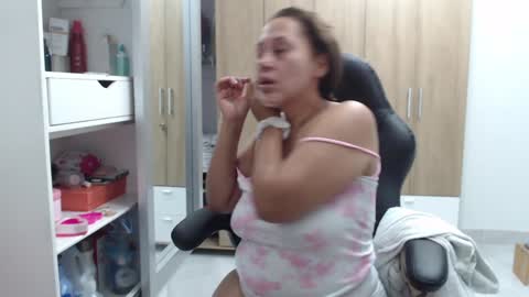 Snapshot of roxanalove7 chatting on February 3, 2025, 4:04 am Roxana online show from February 3, 2025, 4:04 am
