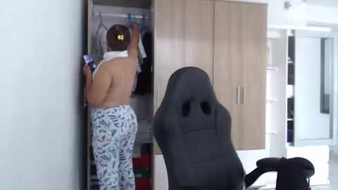 Roxana online show from December 17, 2025, 5:30 pm