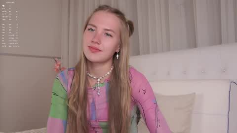 Snapshot of roxanelan chatting on September 24, 2025, 11:35 am Anna Lokiss online show from September 24, 2025, 11:35 am