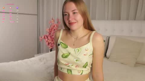 Snapshot of roxanelan chatting on October 17, 2025, 11:57 am Anna Lokiss online show from October 17, 2025, 11:57 am