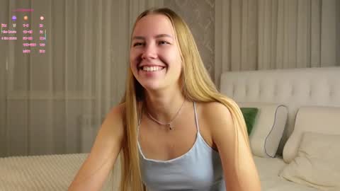 Snapshot of roxanelan chatting on October 22, 2025, 11:10 am Anna Lokiss online show from October 22, 2025, 11:10 am