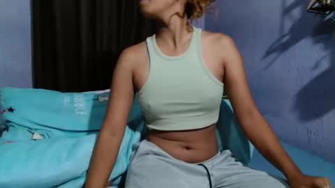 roxanne_98 online show from May 25, 2026, 1:44 am