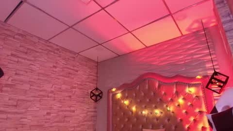 roxanne_han online show from October 24, 2025, 11:39 am