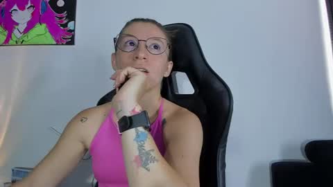 Snapshot of roxanne_jones1 chatting on June 30, 2026, 6:20 pm roxanne online show from June 30, 2026, 6:20 pm
