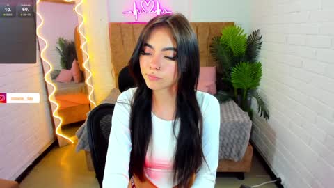 Snapshot of roxanne_tay chatting on January 8, 2025, 1:11 am roxanne_tay online show from January 8, 2025, 1:11 am