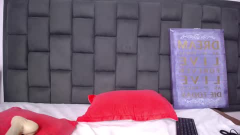 Snapshot of roxannehott chatting on February 22, 2025, 9:26 pm ross brown online show from February 22, 2025, 9:26 pm