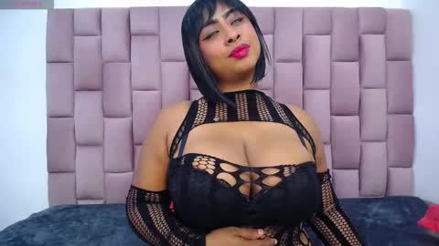 Snapshot of roxannehott chatting on October 25, 2025, 8:25 pm ross brown online show from October 25, 2025, 8:25 pm