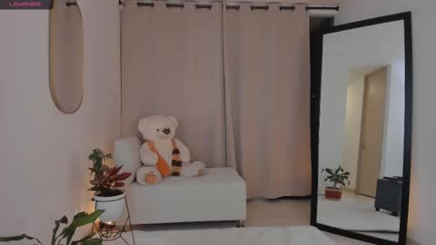  R O X I E  online show from September 25, 2025, 12:36 am