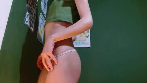 Snapshot of roxiehood chatting on February 19, 2026, 1:56 am Roxie online show from February 19, 2026, 1:56 am