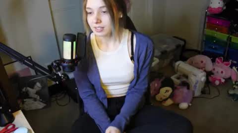 Snapshot of roxiethefox chatting on January 18, 2026, 2:37 am roxie online show from January 18, 2026, 2:37 am