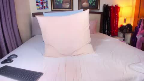 roxie online show from October 10, 2025, 7:51 am