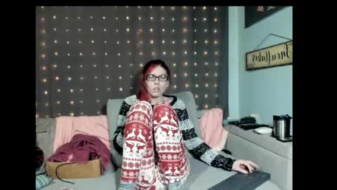 roxihazeleyes online show from February 21, 2025, 4:40 am