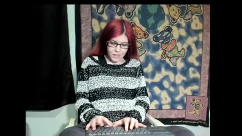 roxihazeleyes online show from March 6, 2025, 11:36 am