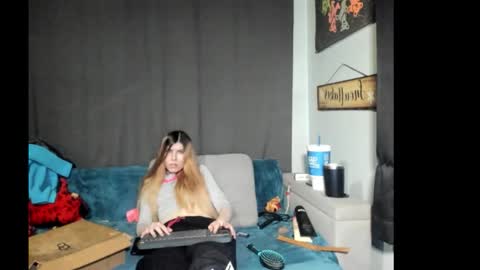 Snapshot of roxihazeleyes chatting on January 17, 2026, 3:17 pm roxihazeleyes online show from January 17, 2026, 3:17 pm