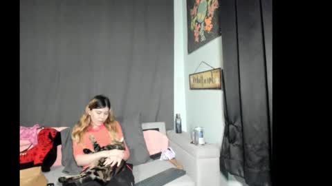 Snapshot of roxihazeleyes chatting on February 5, 2026, 4:28 am roxihazeleyes online show from February 5, 2026, 4:28 am