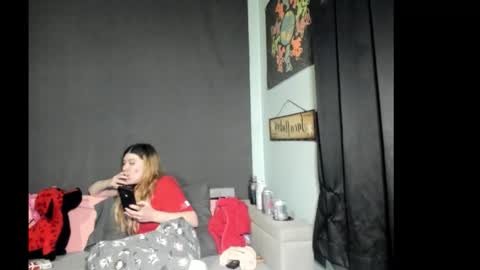 Snapshot of roxihazeleyes chatting on February 6, 2026, 6:18 am roxihazeleyes online show from February 6, 2026, 6:18 am