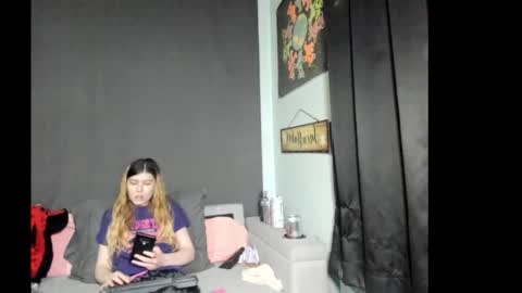 Snapshot of roxihazeleyes chatting on February 7, 2026, 1:31 am roxihazeleyes online show from February 7, 2026, 1:31 am