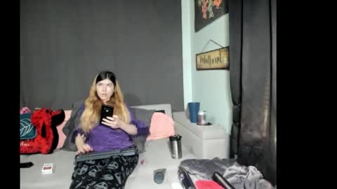 Snapshot of roxihazeleyes chatting on February 8, 2026, 4:54 pm roxihazeleyes online show from February 8, 2026, 4:54 pm