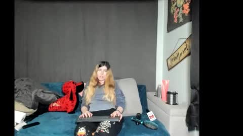 Snapshot of roxihazeleyes chatting on February 22, 2026, 12:45 am roxihazeleyes online show from February 22, 2026, 12:45 am