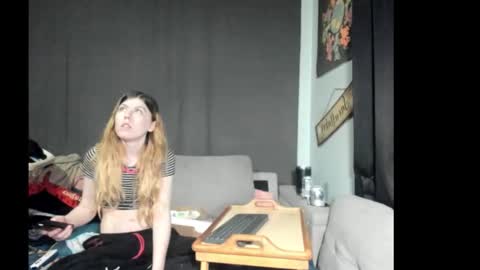 Snapshot of roxihazeleyes chatting on March 2, 2026, 4:14 am roxihazeleyes online show from March 2, 2026, 4:14 am