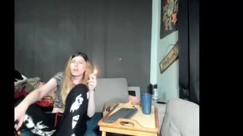 Snapshot of roxihazeleyes chatting on March 2, 2026, 7:15 am roxihazeleyes online show from March 2, 2026, 7:15 am