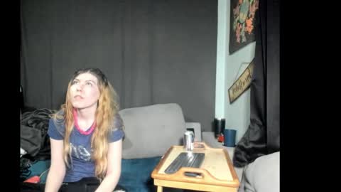 Snapshot of roxihazeleyes chatting on March 4, 2026, 4:07 am roxihazeleyes online show from March 4, 2026, 4:07 am