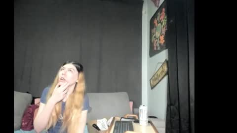 Snapshot of roxihazeleyes chatting on March 10, 2026, 10:31 am roxihazeleyes online show from March 10, 2026, 10:31 am