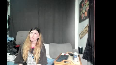 Snapshot of roxihazeleyes chatting on March 16, 2026, 6:01 pm roxihazeleyes online show from March 16, 2026, 6:01 pm