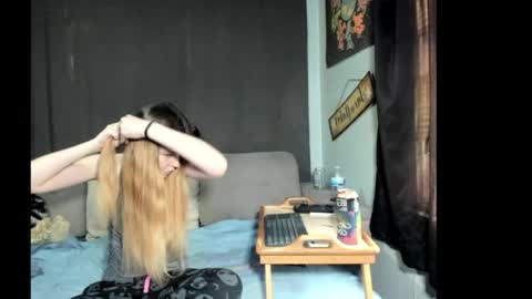 Snapshot of roxihazeleyes chatting on March 30, 2026, 6:42 pm roxihazeleyes online show from March 30, 2026, 6:42 pm