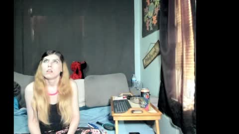 Snapshot of roxihazeleyes chatting on April 1, 2026, 7:33 pm roxihazeleyes online show from April 1, 2026, 7:33 pm