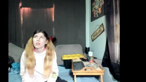 Snapshot of roxihazeleyes chatting on April 6, 2026, 10:33 pm roxihazeleyes online show from April 6, 2026, 10:33 pm